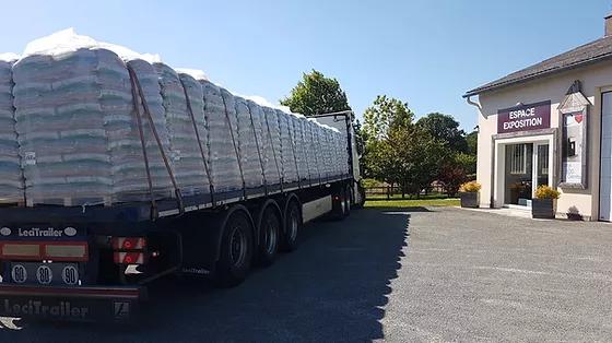 Camion 24 Palettes Granulés de bois Français 1872 Sacs de 15 KG